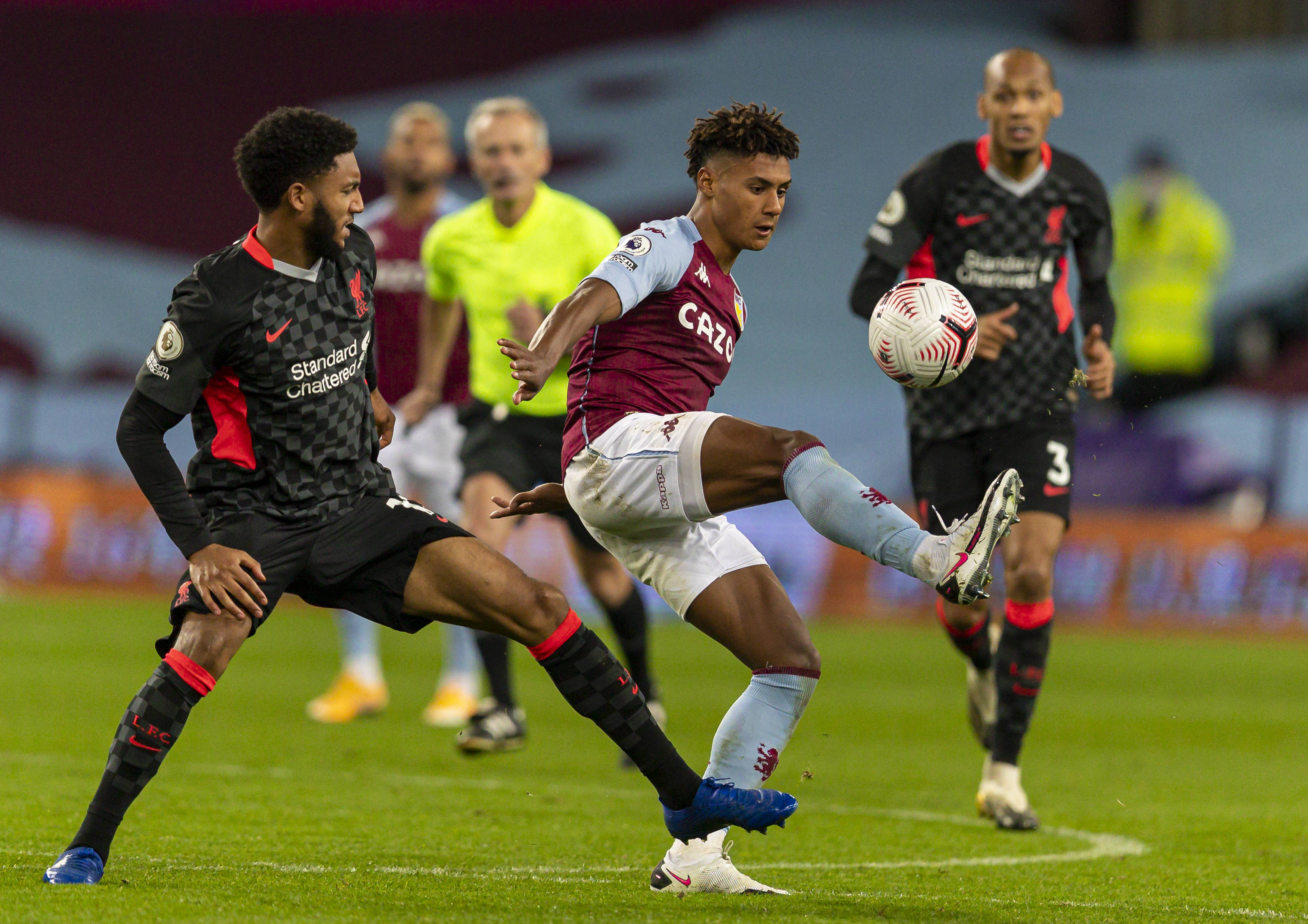 显得更加成 显得更加成